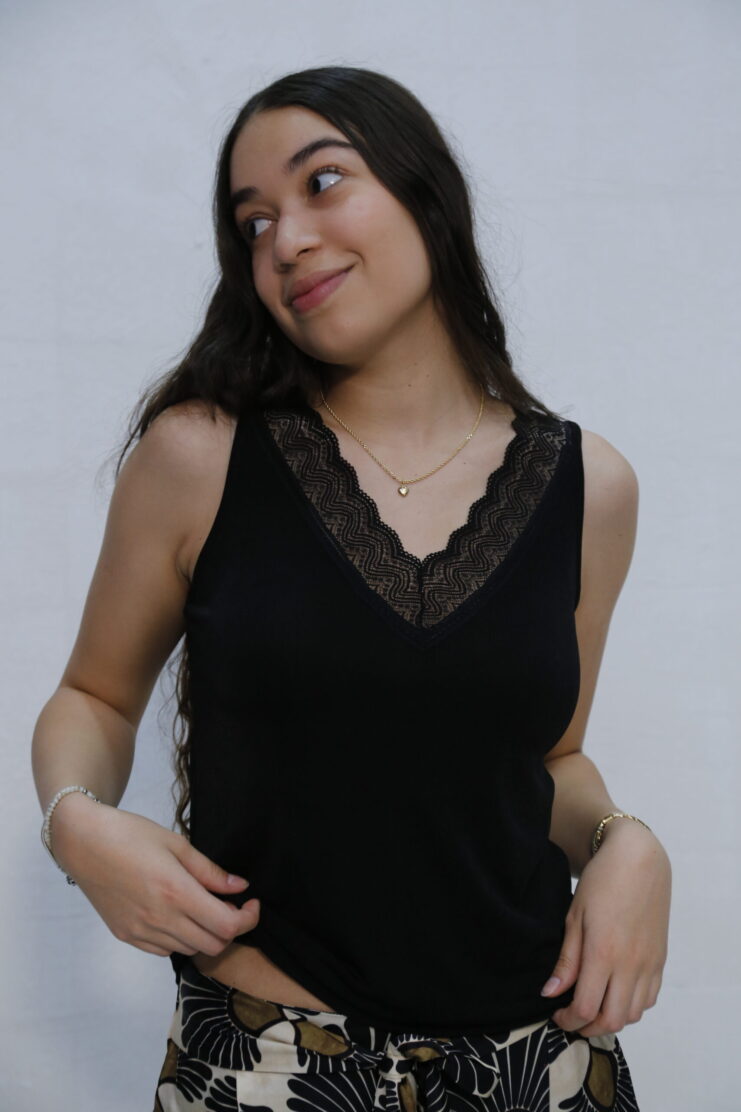 Top Lencero Negro. Color de Moda.