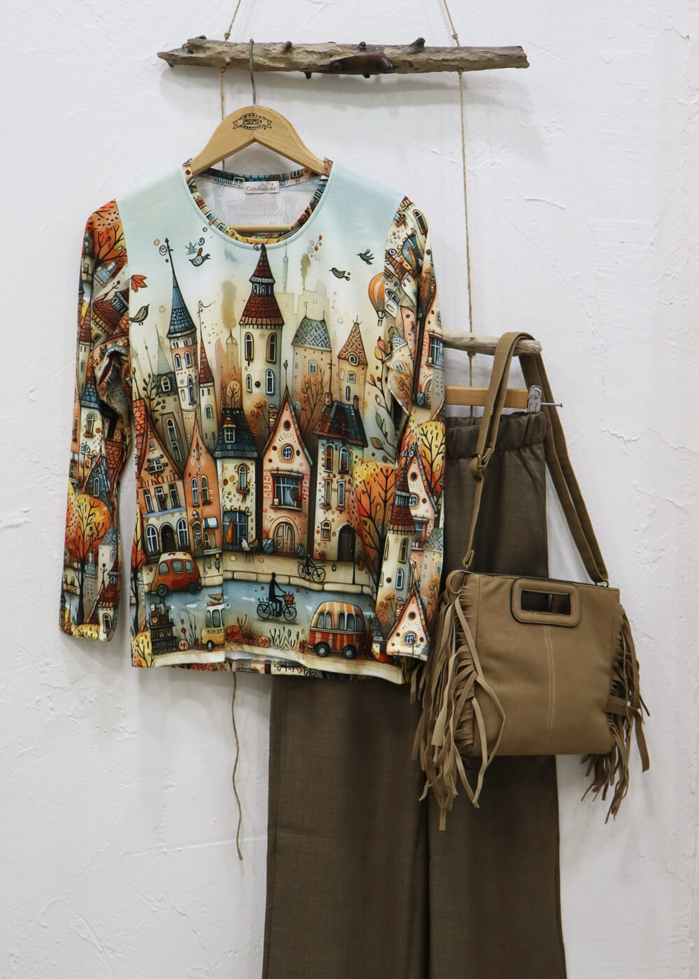 Camiseta Pueblo Encantado - Imagen 2