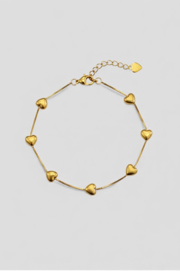 Pulsera Dorada De Cadena Fina Adornada Con Pequeños Corazones