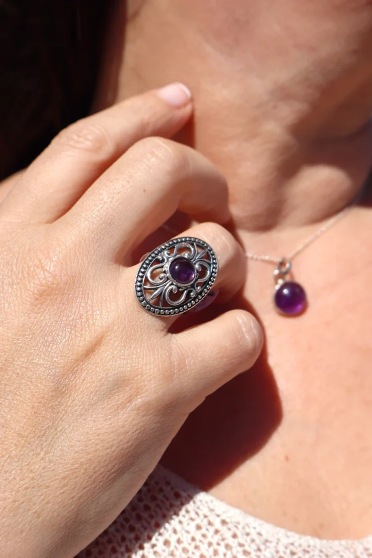 Anillo de Amatista Círculo Pequeño en Plata de Ley 925