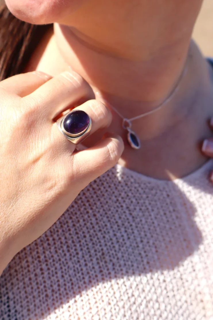 Anillo de Amatista Óvalo Mediano en Plata de Ley 925