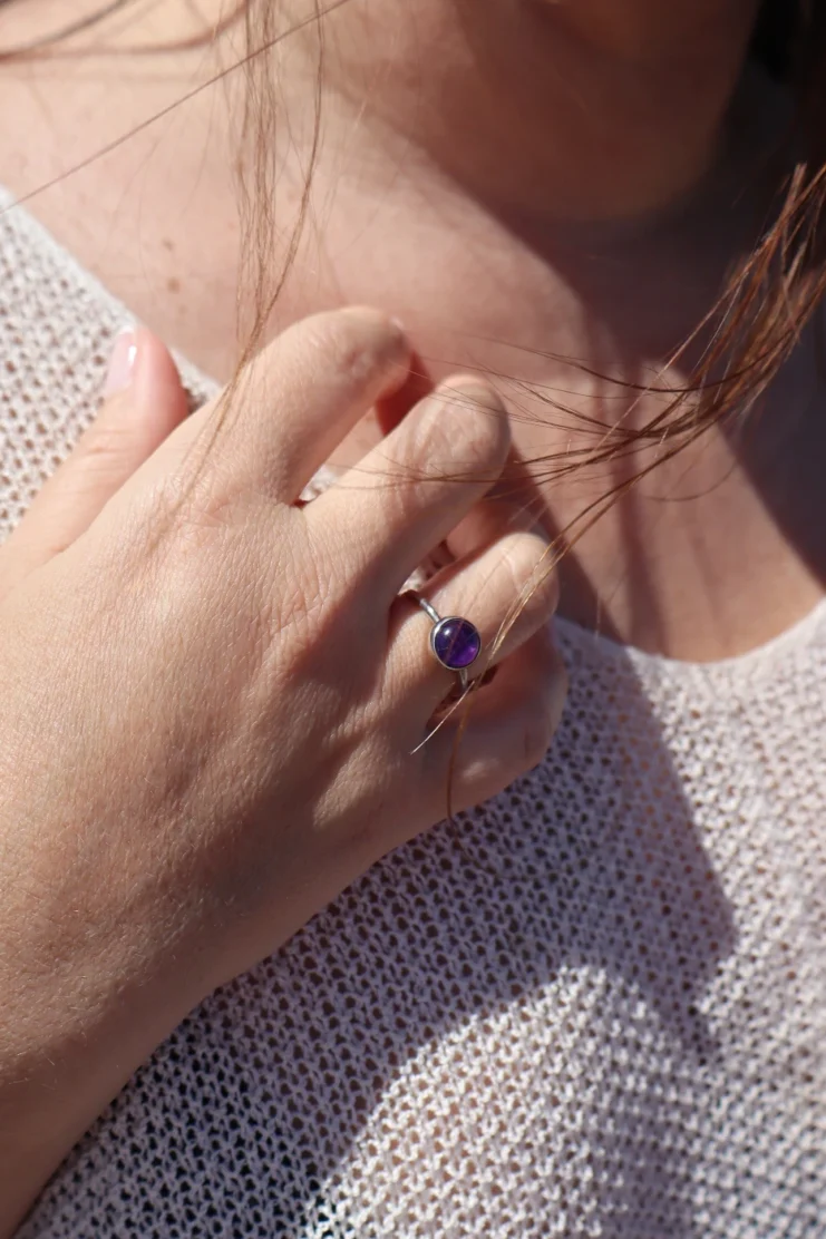 Anillo de Amatista Círculo Pequeño en Plata de Ley 925