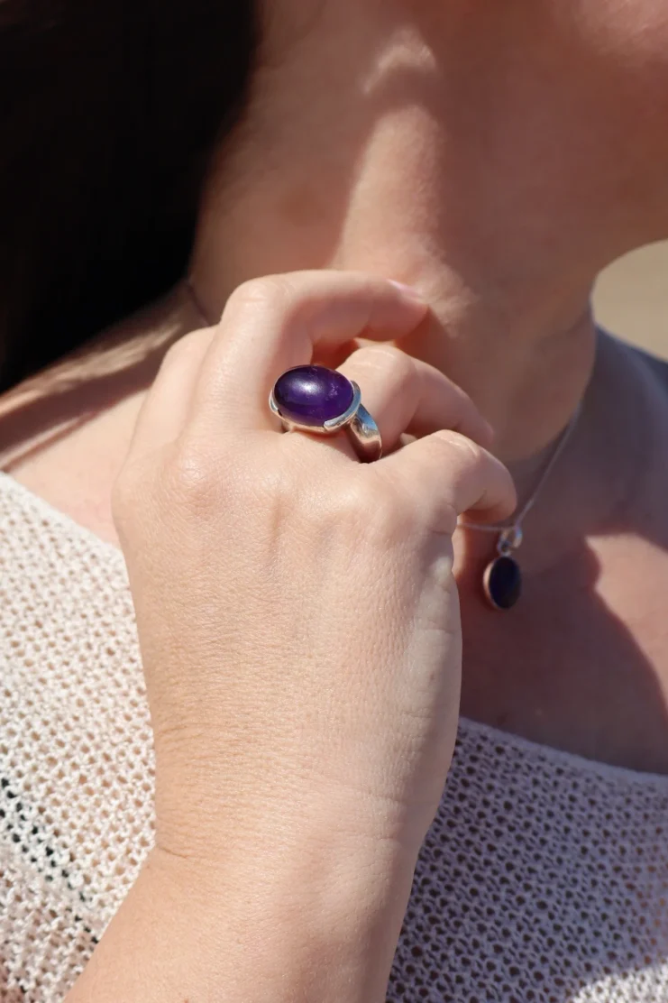 Anillo Amatista Óvalo Grande en Plata de Ley 925