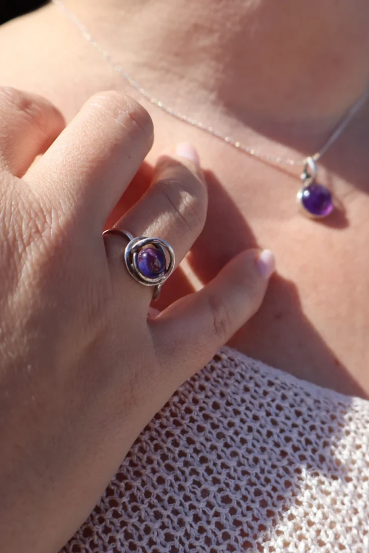 Anillo Amatista Círculo Pequeño en Plata de Ley 925
