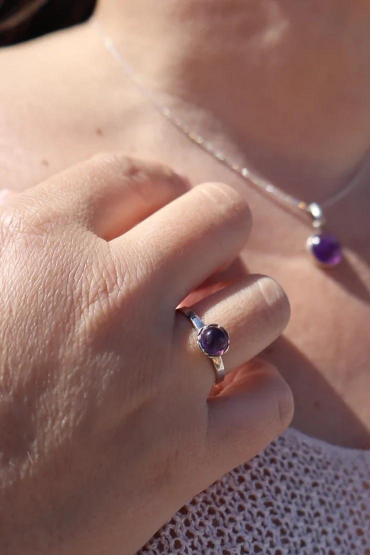 Anillo Amatista Círculo Pequeño en Plata de Ley 925
