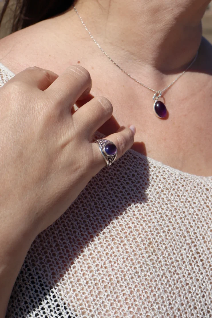 Anillo Amatista Óvalo Pequeño en Plata de Ley 925